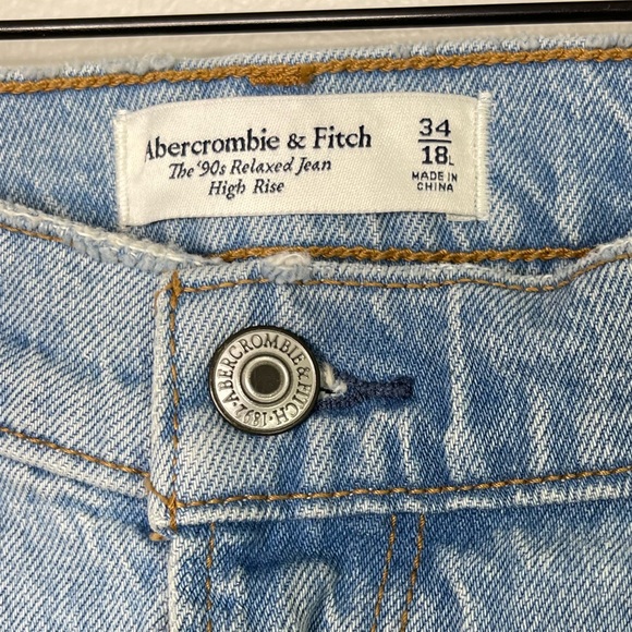Abercrombie & Fitch Light Double Knee Destroy 90s Ultra High Rise Sz 34 18L - Picture 3 of 6